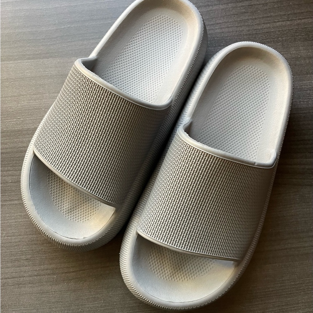 Amazon Gray Women's Foam Slide Sandals